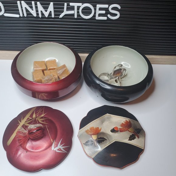 Vintage Japanese Lacquerware Bonbonniere Bowl(s) w/ lids 1 Red, 1 Black… - Picture 12 of 16